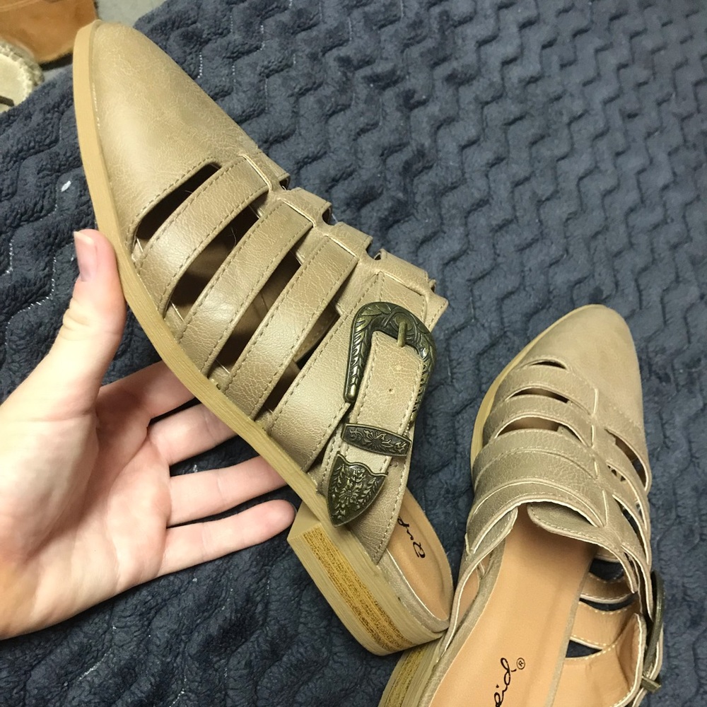 Qupid tan slides. Brand new!